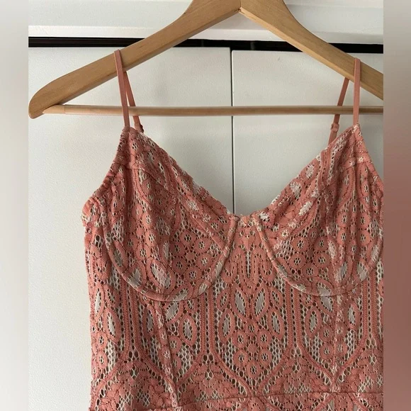 Express Pink Lace Bodycon Mini Dress - Picture 3 of 9